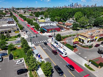 B Line bus lane on Lake Street